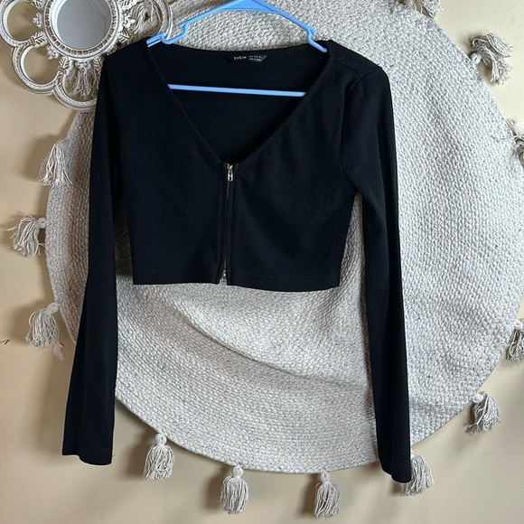 Black SHEIN zipper long sleeve crop top - Picture 1 of 5